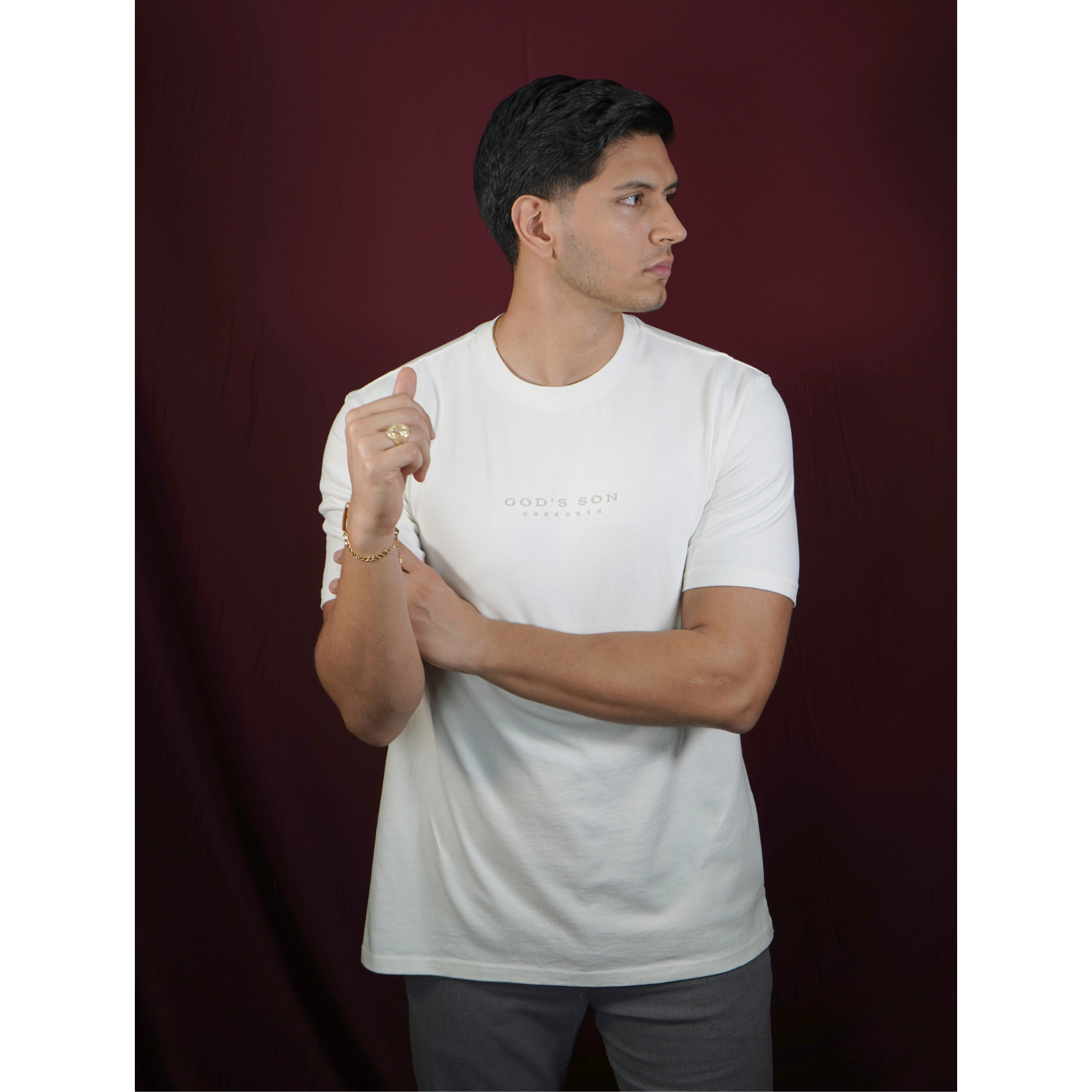 UNBROKEN ESSENTIALS — White (Regular Fit)