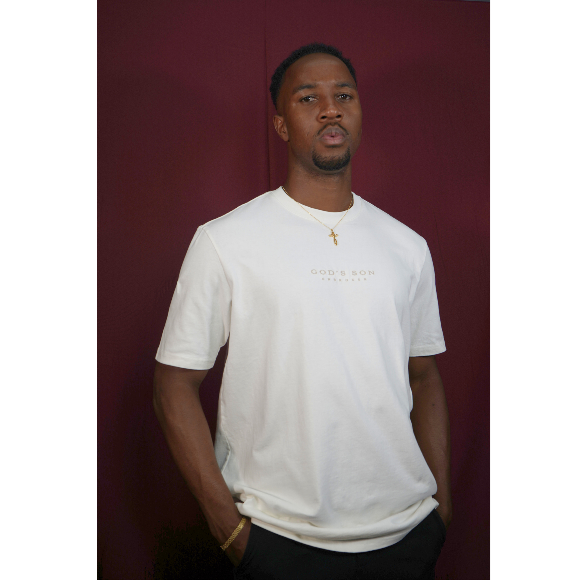 UNBROKEN ESSENTIALS — White (Regular Fit)